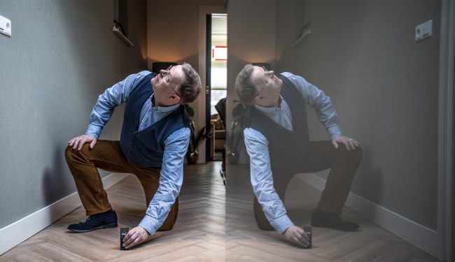 Woninginspectie in Twente door Nieuwenhuis makelaar – controle van vloer en afwerking bij aankoop of verkoop